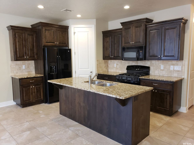 4209 E Torrey Pines Dr, St. George, UT 84770 — photo 2
