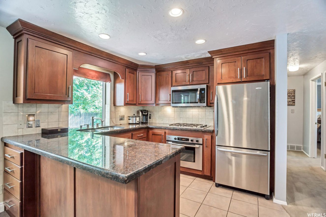 339 E 700 S, River Heights, UT 84321 — photo 3