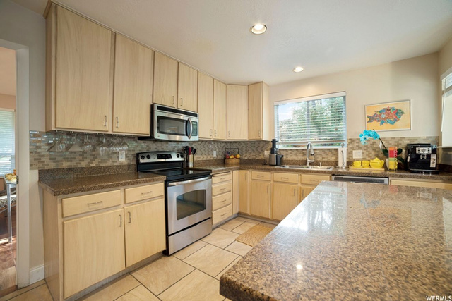 1738 E Briarglen Dr, Sandy, UT 84092 — photo 10