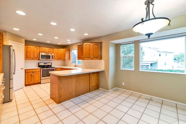 1168 W 2450 N, Clinton, UT 84015 — photo 8