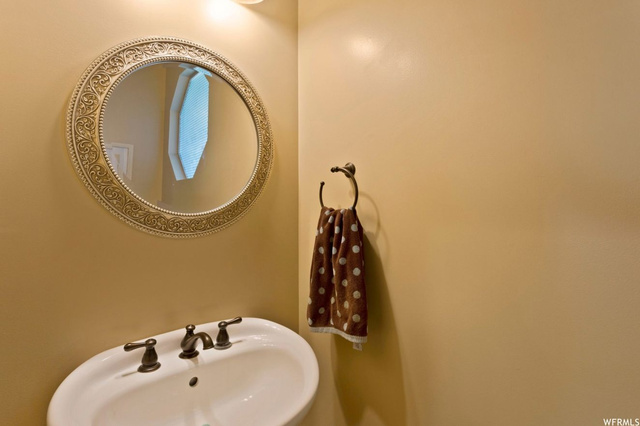 324 Maxine Ct, Bountiful, UT 84010 — photo 7