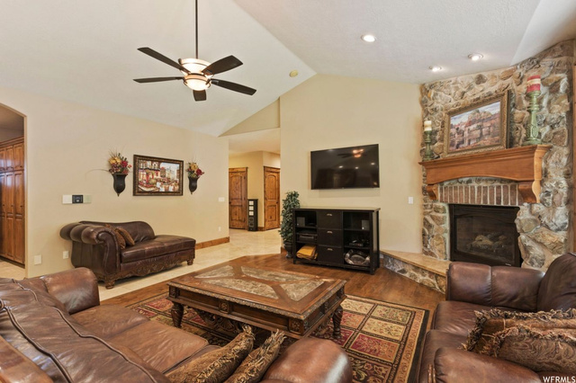 324 Maxine Ct, Bountiful, UT 84010 — photo 3