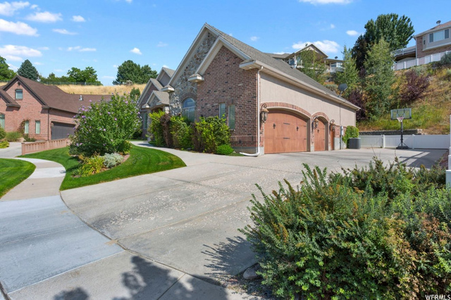 324 Maxine Ct, Bountiful, UT 84010 — photo 9
