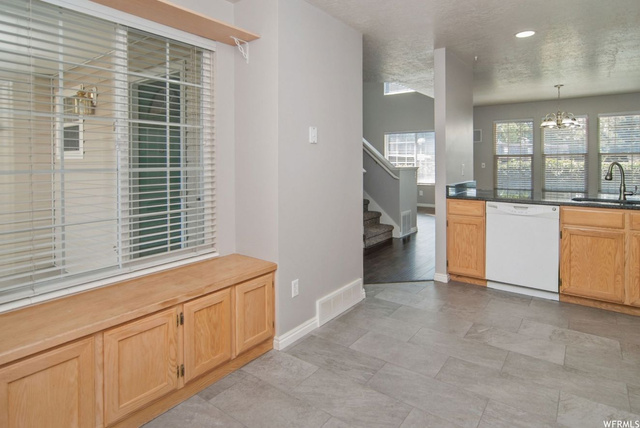 141 W 200 N, Centerville, UT 84014 — photo 5