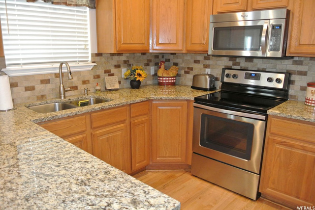 628 E 2475 N, North Ogden, UT 84414 — photo 10