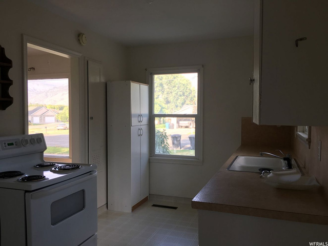 85 N Center W, Hyrum, UT 84319 — photo 5