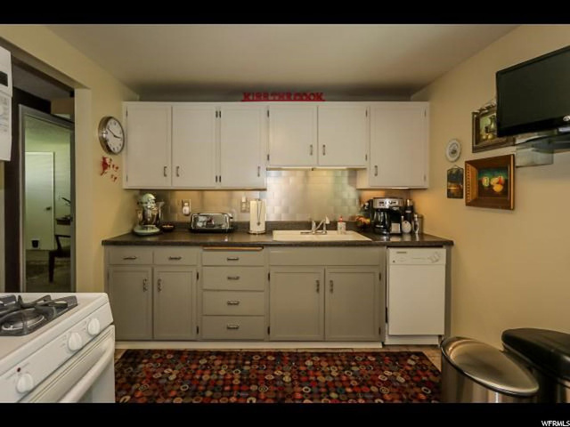 10504 S Violet Dr E, Sandy, UT 84094 — photo 6