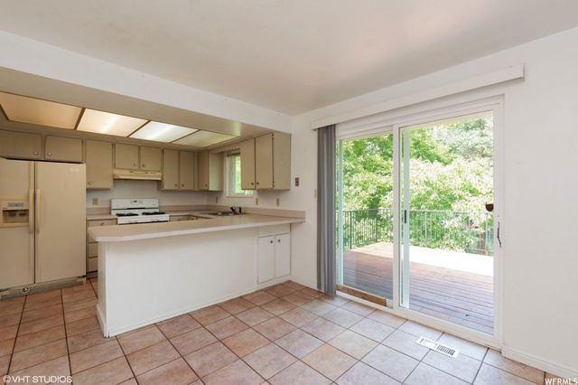 2460 W 4800 S, Roy, UT 84067 — photo 9