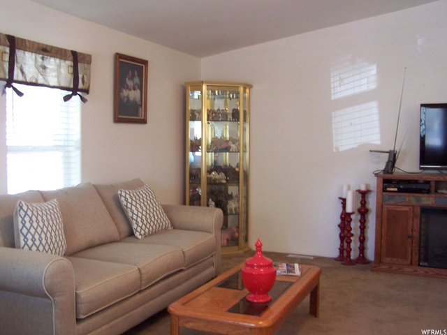 219 E Crusader Dr S, Murray, UT 84107 — photo 2