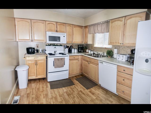 921 W 2600 N, Clinton, UT 84015 — photo 4