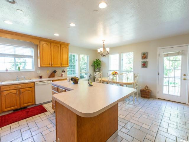 423 E Powell Ave, Centerville, UT 84014 — photo 7