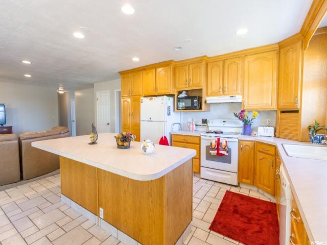 423 E Powell Ave, Centerville, UT 84014 — photo 6