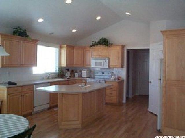 944 Edgefield Rd, Sandy, UT 84094 — photo 2