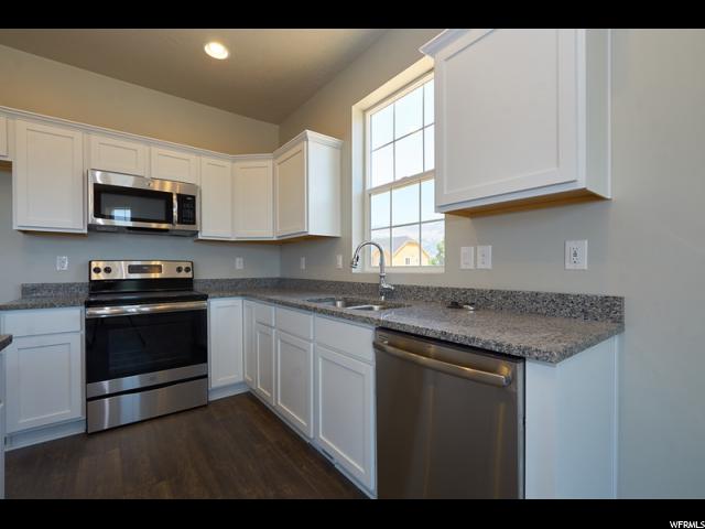 243 E Wahlen Cir, Harrisville, UT 84404 — photo 9