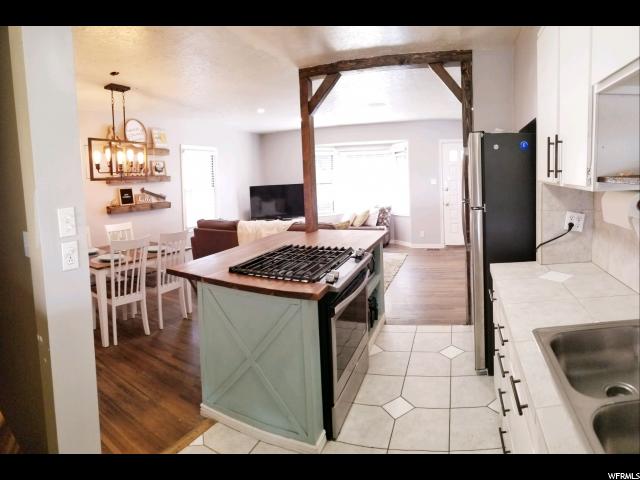 135 N Lakeview Dr E, Clearfield, UT 84015 — photo 3