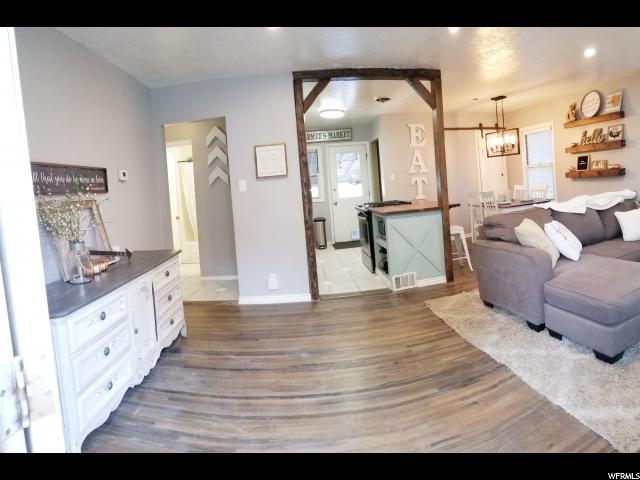 135 N Lakeview Dr E, Clearfield, UT 84015 — photo 2