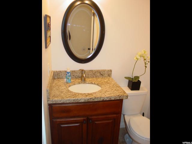 990 E Oakwood Dr, Bountiful, UT 84010 — photo 4