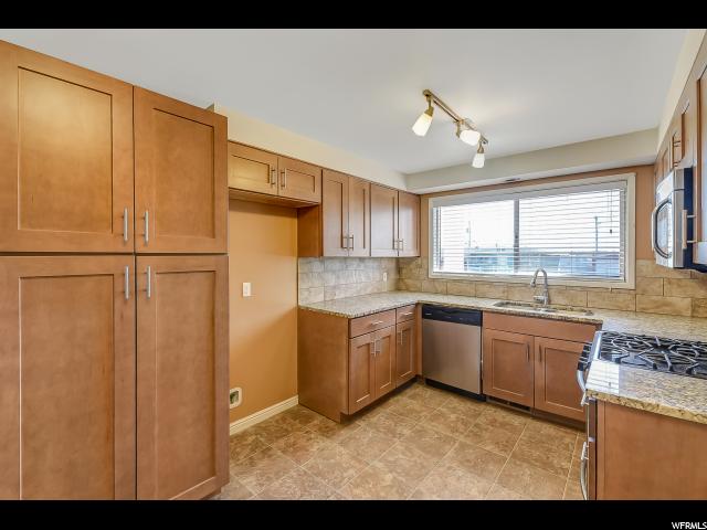 355 E Marilyn Dr, Clearfield, UT 84015 — photo 7