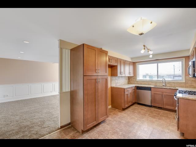 355 E Marilyn Dr, Clearfield, UT 84015 — photo 6