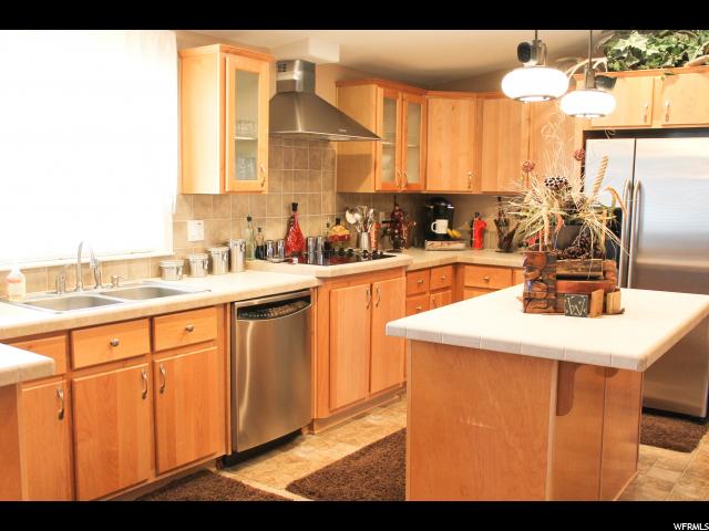 60 N Center St E, Bicknell, UT 84715 — photo 9