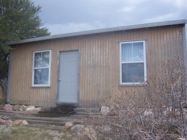 Fountain Green, Utah Great Lot in a 900 acre recreational area. 10 acres with 14' X 24' single room bunk house. 2 built in single bunks, fisher wood/coal stove, small invertor with solar panel, unfinished kitchen area. Lots of potential! Super get away at an affordable price.