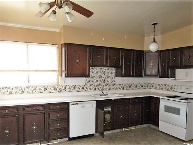 2 S 3rd Ave, Helper, UT 84526 — photo 9