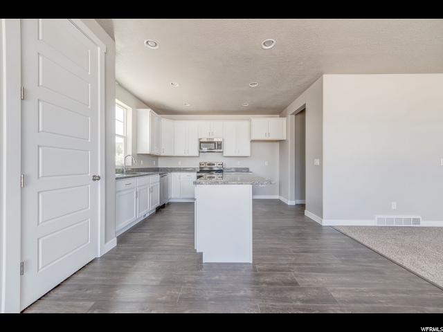 216 E Larsen Ln, Harrisville, UT 84404 — photo 5