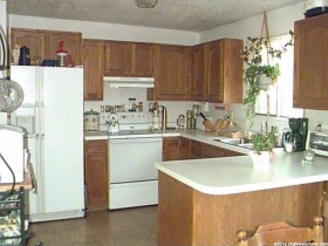 951 Violet Dr, Sandy, UT 84094 — photo 4
