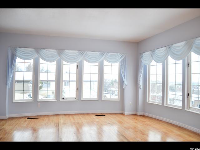 423 E Powell Ave, Centerville, UT 84014 — photo 2