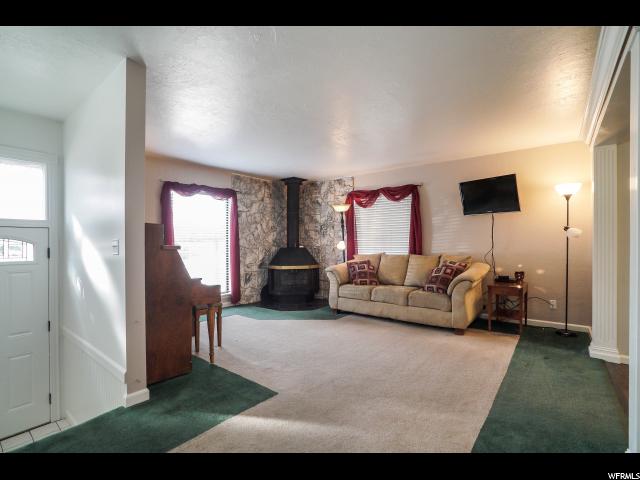129 E Diamond St, Layton, UT 84041 — photo 2