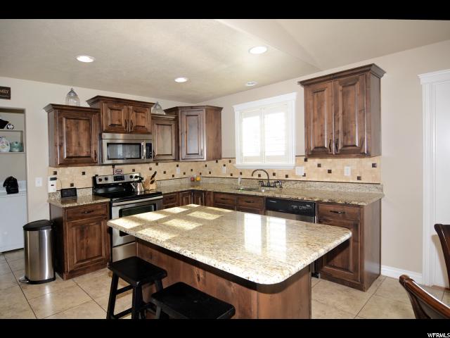 447 N Isabella Dr E, Layton, UT 84040 — photo 9