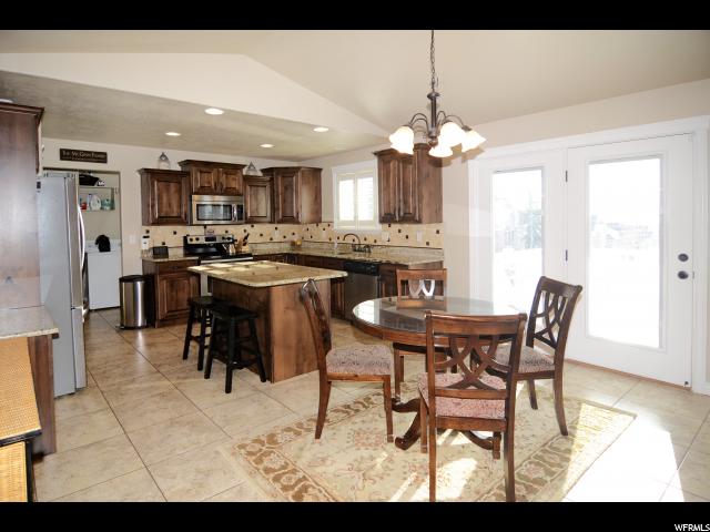 447 N Isabella Dr E, Layton, UT 84040 — photo 8