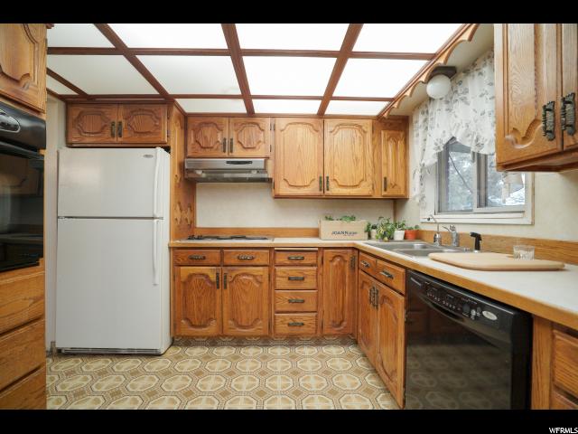 1076 N 3000 W, Clinton, UT 84015 — photo 8
