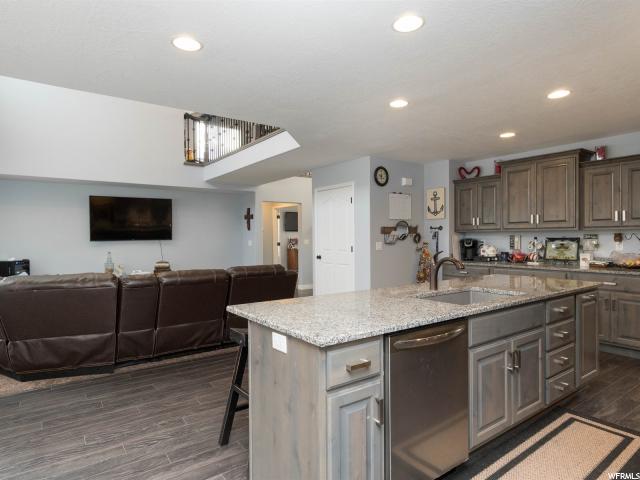 2012 N 3300 W, Clinton, UT 84015 — photo 10