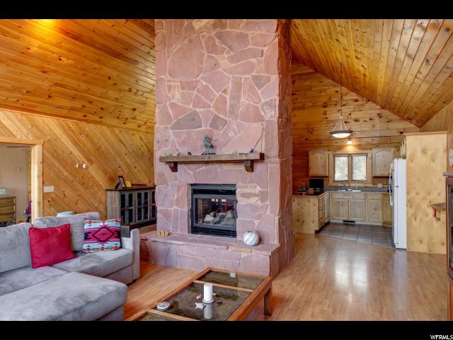 561 S Cougar Ridge Ln E, Torrey, UT 84775 — photo 9