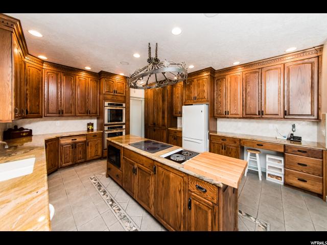 386 E Edgehill Dr, Providence, UT 84332 — photo 2