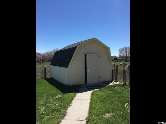 205 E Larsen Ln, Harrisville, UT 84404 — photo 3