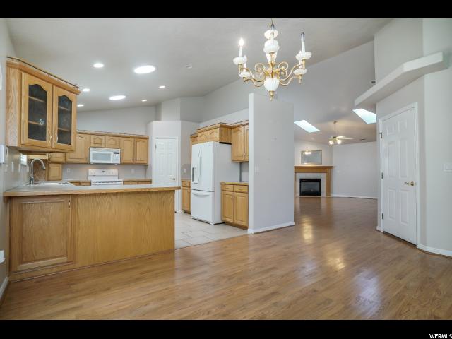 921 W 1570 N, Clinton, UT 84015 — photo 7