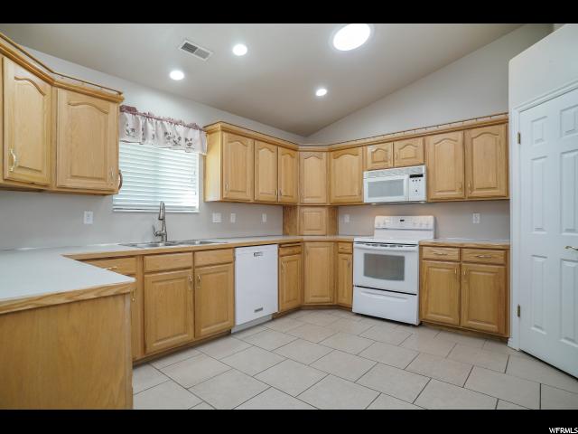 921 W 1570 N, Clinton, UT 84015 — photo 9