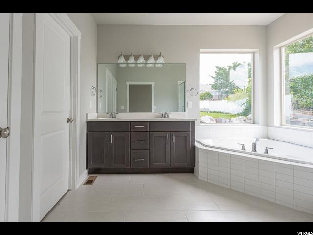 165 W 2330 S, Bountiful, UT 84010 — photo 4