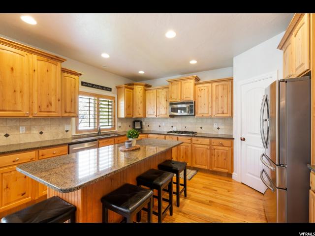 925 E Avila Dr, Sandy, UT 84094 — photo 2