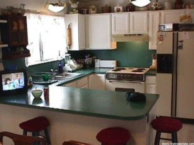 9697 Buttonwood Dr, Sandy, UT 84092 — photo 2