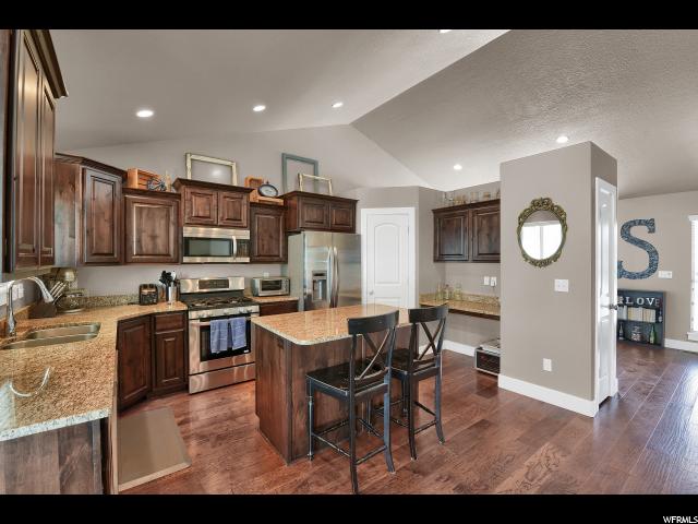 594 E Ridge Place Dr N, Ogden, UT 84404 — photo 4