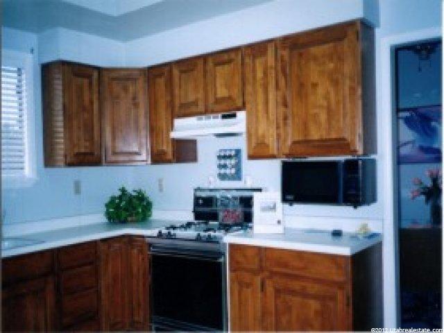 1077 Hidden Valley Dr, Sandy, UT 84094 — photo 3