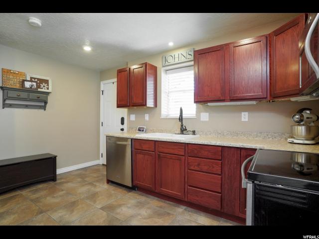 325 W Elberta Dr, Pleasant View, UT 84414 — photo 9