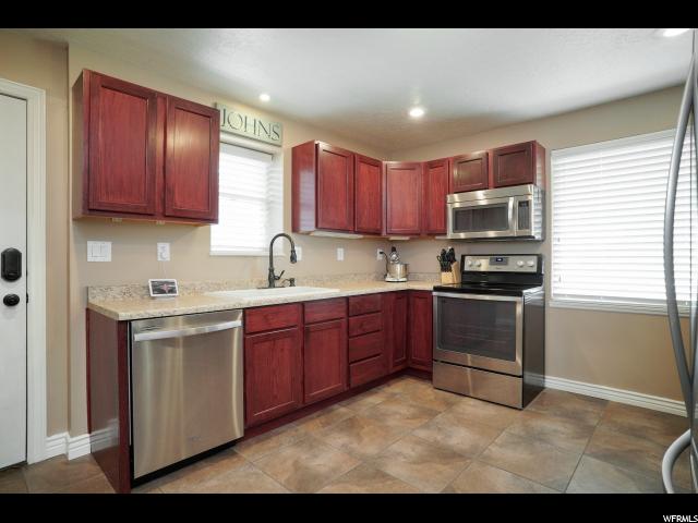 325 W Elberta Dr, Pleasant View, UT 84414 — photo 7