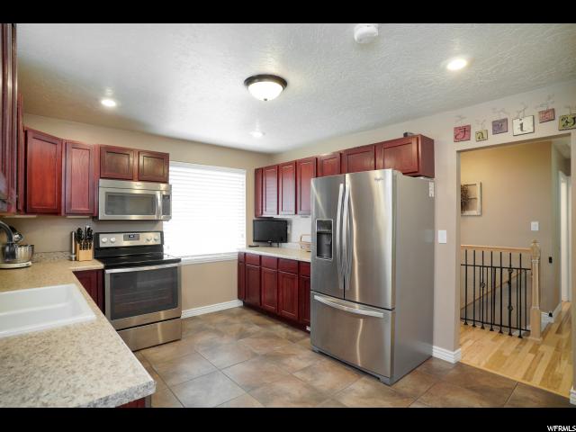 325 W Elberta Dr, Pleasant View, UT 84414 — photo 8