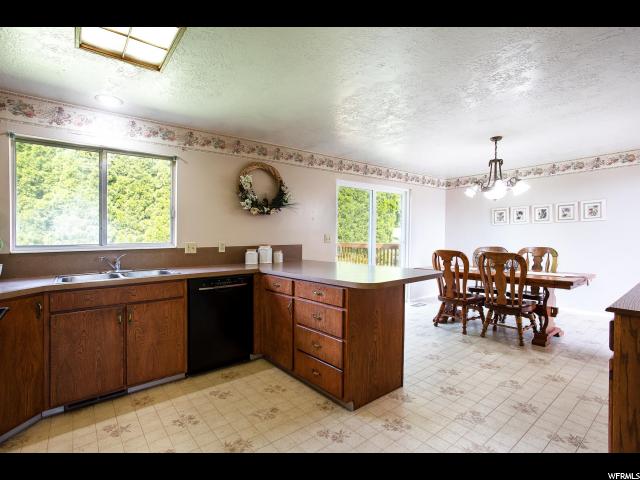 585 E Cherrywood Dr, Kaysville, UT 84037 — photo 5
