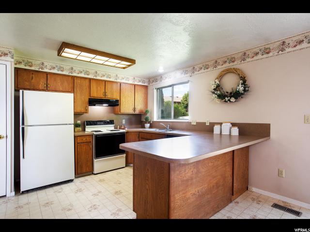 585 E Cherrywood Dr, Kaysville, UT 84037 — photo 6