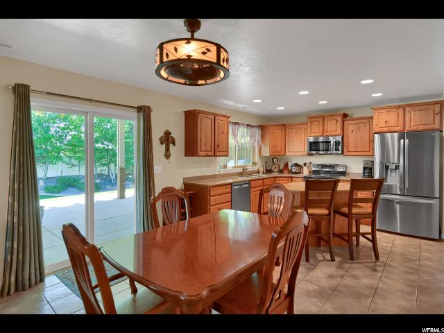 159 W 2025, Harrisville, UT 84414 — photo 2